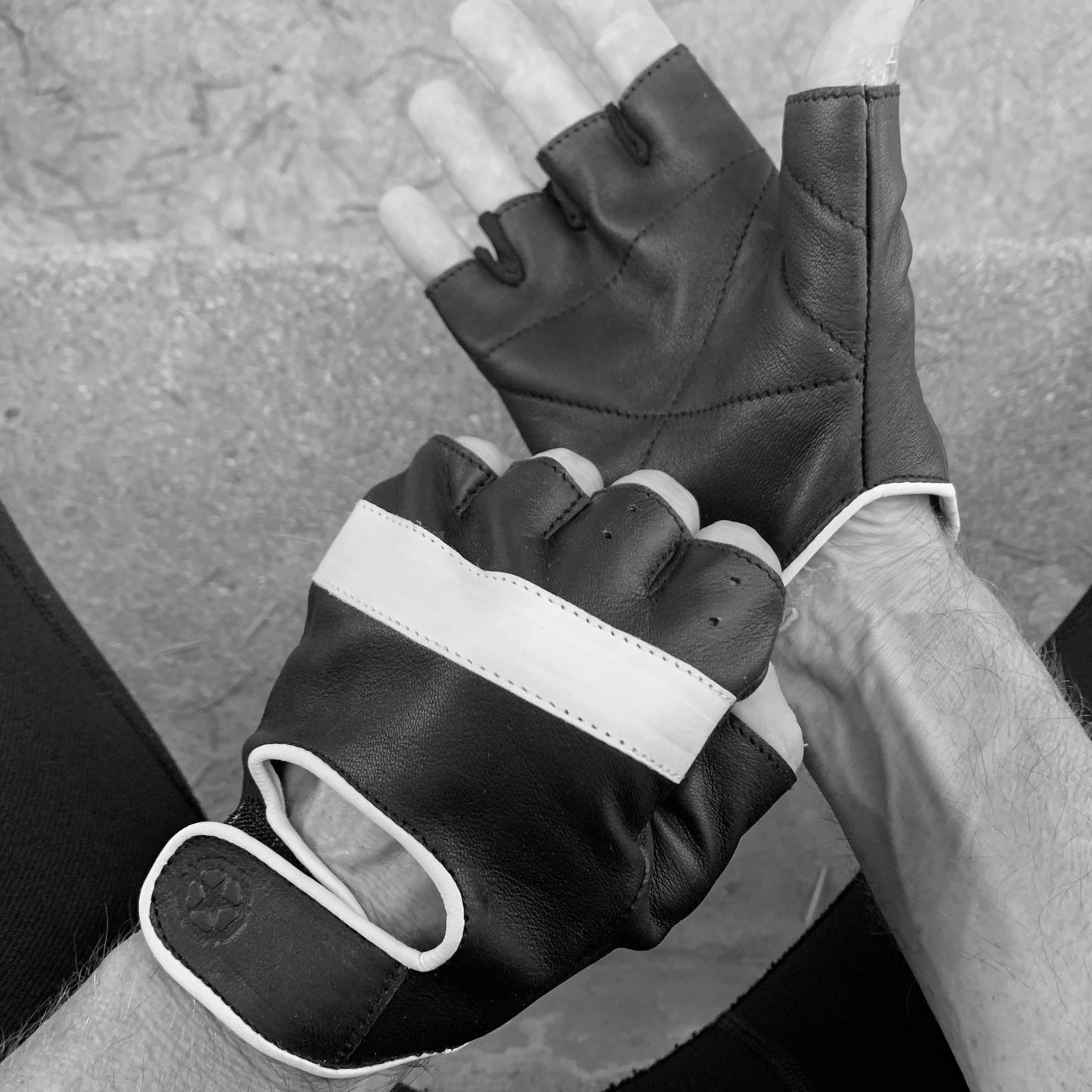 Harry Leather Gloves, Black / White