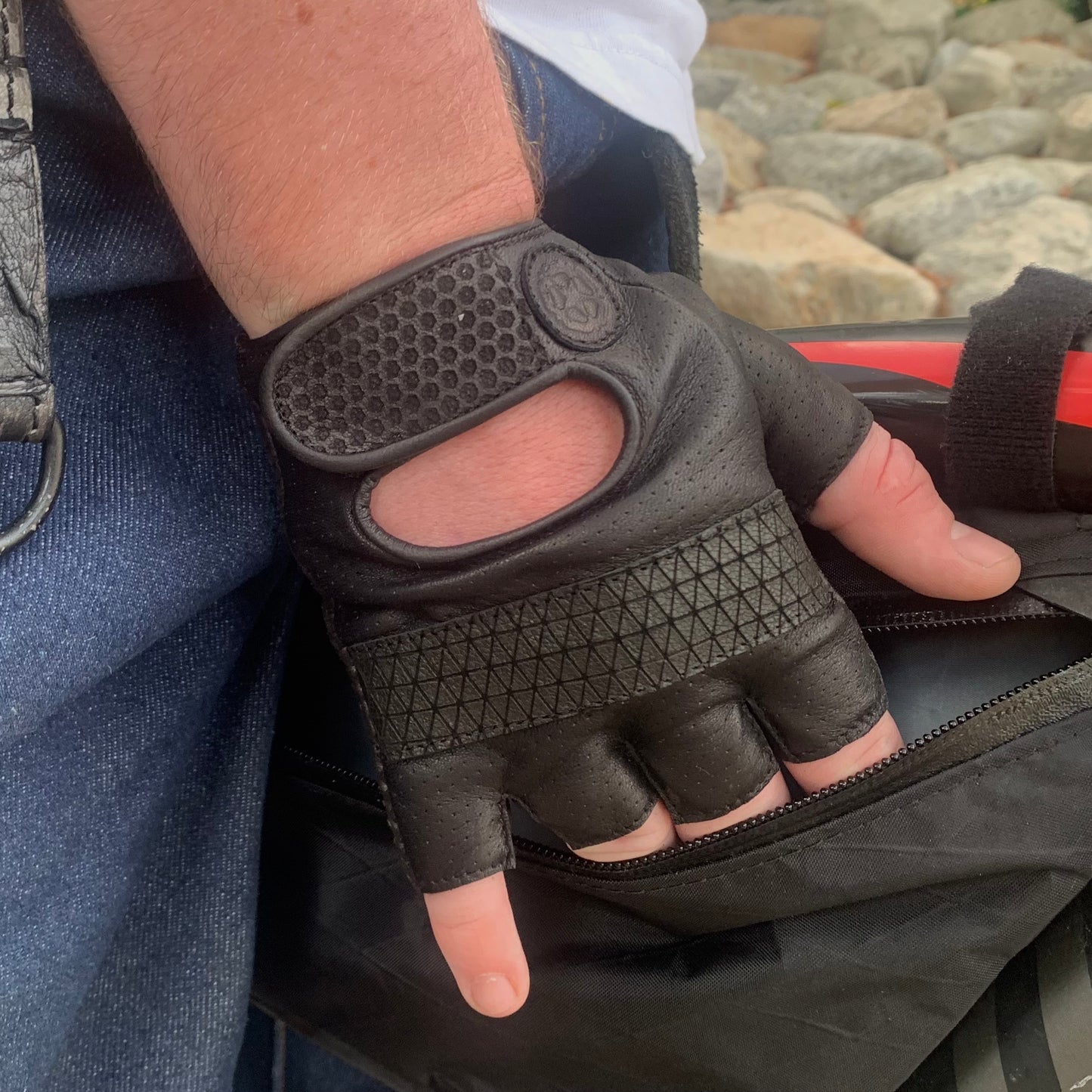 Harry Half Finger Gloves, Textured Black