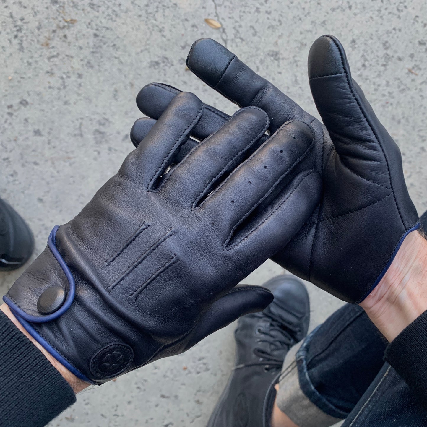 Bertie Gloves - Black / Blue
